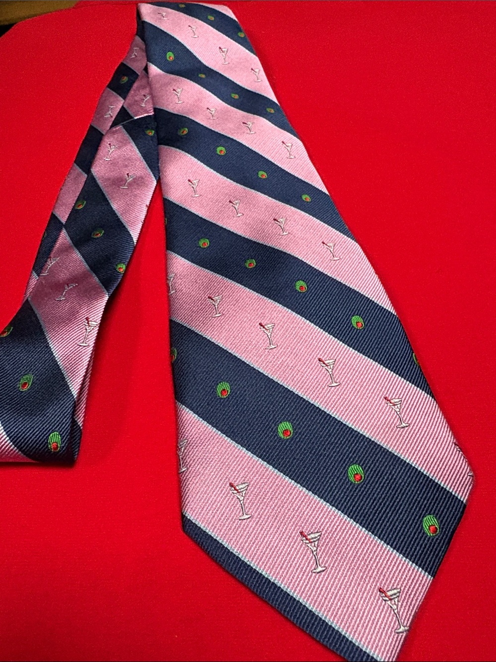 Alynn silk martini & olive tie!!
